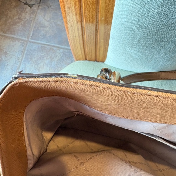 Michael Kors Brown Shoulder Bag with Gold-Tone Hardware. Medium size - Picture 3 of 15